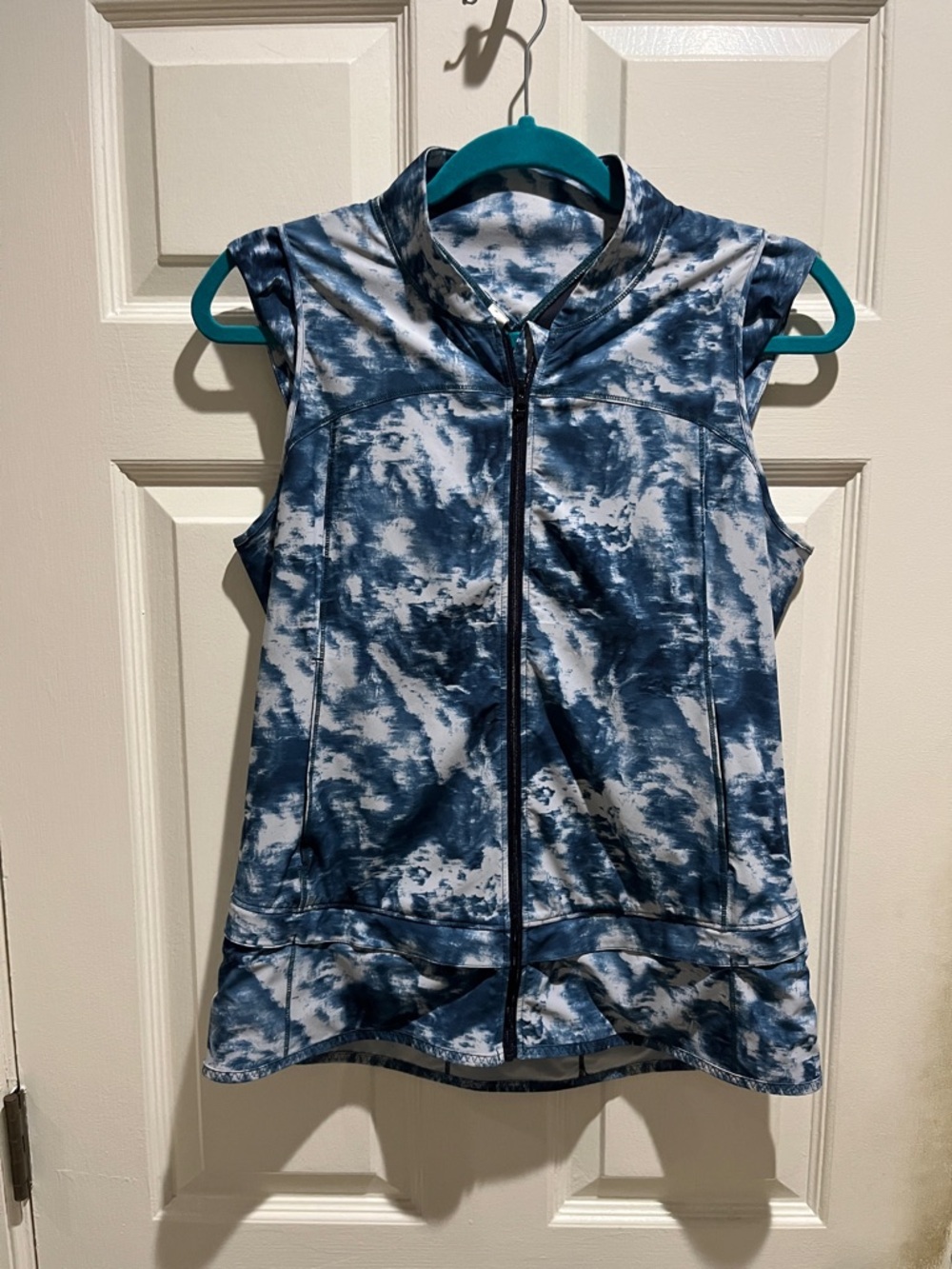lululemon athletica Blue and White light speed Zip Front Vest